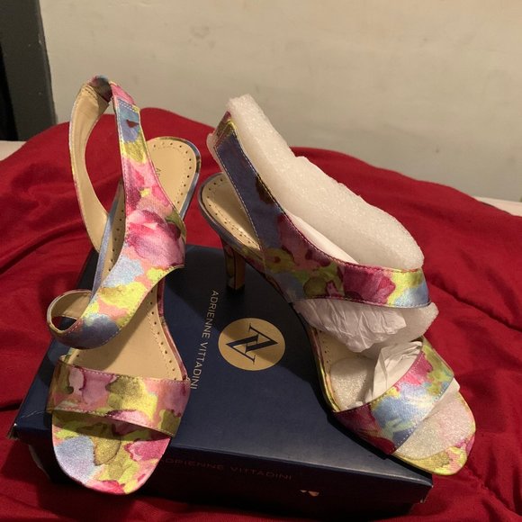 ADRIENNE VITTADINI MAGENTA FLORAL SHOES - Picture 2 of 6